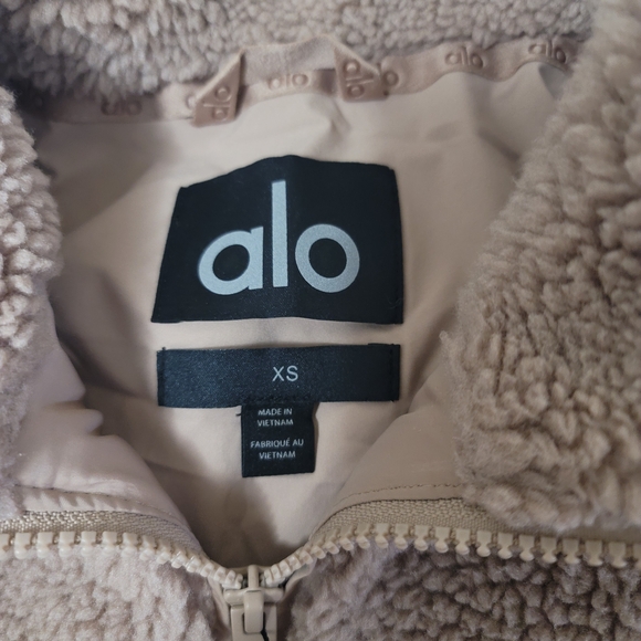 ALO Yoga Sherpa Edge Bomber Jacket NWT In Chai Latte - Picture 2 of 8